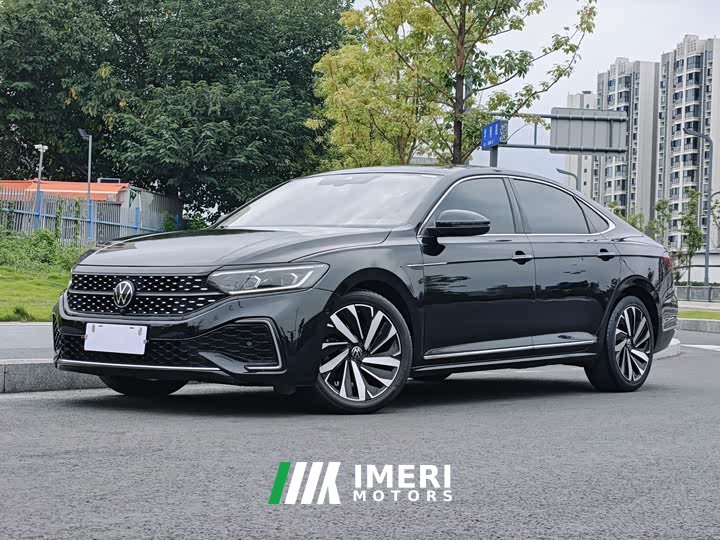 Volkswagen Passat 330TSI Starry Sky Luxury Edition - ავტომობილი ჩინეთიდან