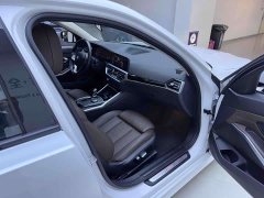 BMW 3 Series 320i M Sport Package - ფოტო 11