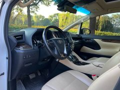 Toyota Alphard Hybrid 2.5L Luxury - ფოტო 10