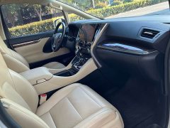 Toyota Alphard Hybrid 2.5L Luxury - ფოტო 18