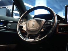 Lincoln Explorer 2.7T AWD Prestige - ფოტო 16