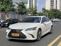 Lexus ES 200 Excellence Edition - ფოტო 1