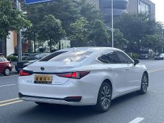 Lexus ES 200 Excellence Edition - ფოტო 11