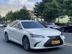 Lexus ES 200 Excellence Edition - ფოტო 3