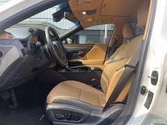 Lexus ES 200 Excellence Edition - ფოტო 4