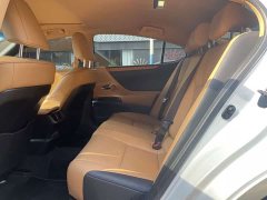 Lexus ES 200 Excellence Edition - ფოტო 6