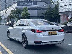 Lexus ES 200 Excellence Edition - ფოტო 9