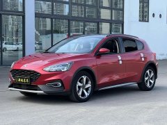 Ford Focus Estate EcoBoost 180 Automatic Hunting Tide Edition - ფოტო 1