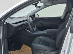 Tesla Model Y Rear-Wheel Drive - ფოტო 4