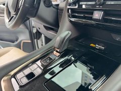 Toyota Alphard Hybrid 2.5L Premium Gold Edition - ფოტო 16