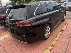 Toyota Sienna 2.5L Hybrid AWD Premium - ფოტო 16