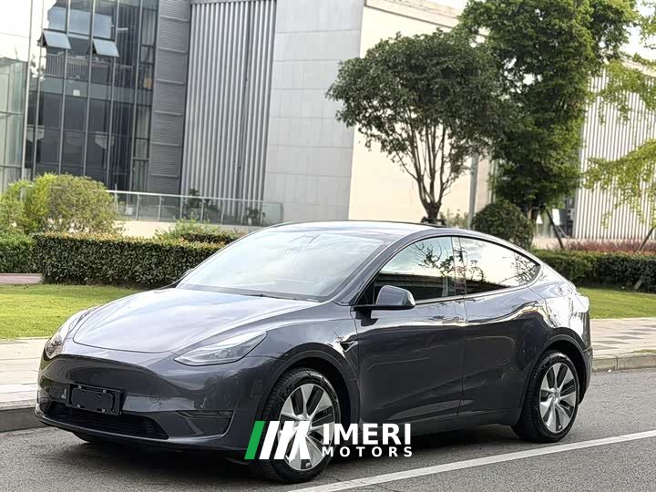 Tesla Model Y Long Range All-Wheel Drive