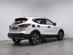 Nissan Qashqai 2.0L CVT Luxury - ფოტო 2