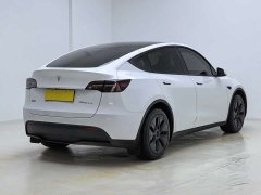Tesla Model Y Rear-Wheel Drive - ფოტო 10
