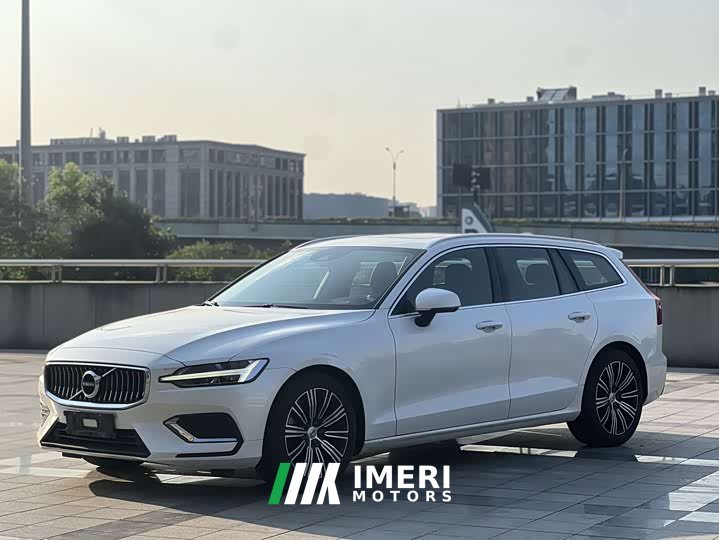 Volvo V60 B5 Luxury Edition - ავტომობილი ჩინეთიდან
