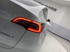 Tesla Model Y Standard Range RWD - ფოტო 10