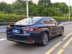 Lexus ES 200 Premium Edition - ფოტო 4