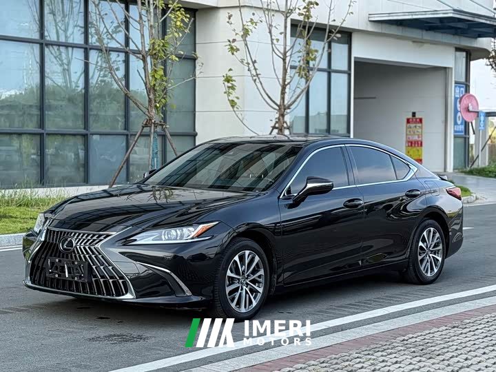 Lexus ES 2022 300h Excellence Edition - ავტომობილი ჩინეთიდან