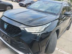Toyota Crown Venza 2.5L HEV AWD Premier - ფოტო 1