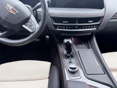 Cadillac CT5 28T Track Performance Edition with Peak Track Package - ფოტო 11