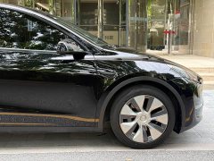 Tesla Model Y Long Range All-Wheel Drive - ფოტო 14