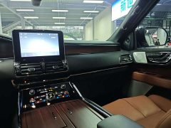 Lincoln Navigator 2020 3.5T Prestige Edition - ფოტო 14