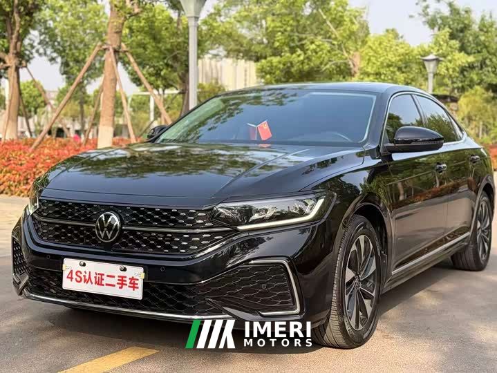 Volkswagen Passat 330TSI Starry Sky Elite