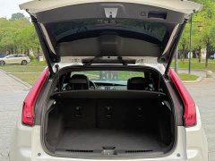 Cadillac XT4 28T FWD Luxury - ფოტო 15
