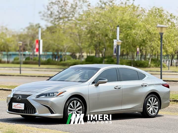 Lexus ES 2020 200 Excellence Edition - ავტომობილი ჩინეთიდან