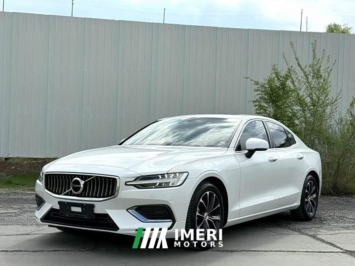 Volvo S60 B4 Smart Luxury Edition - ავტომობილი ჩინეთიდან