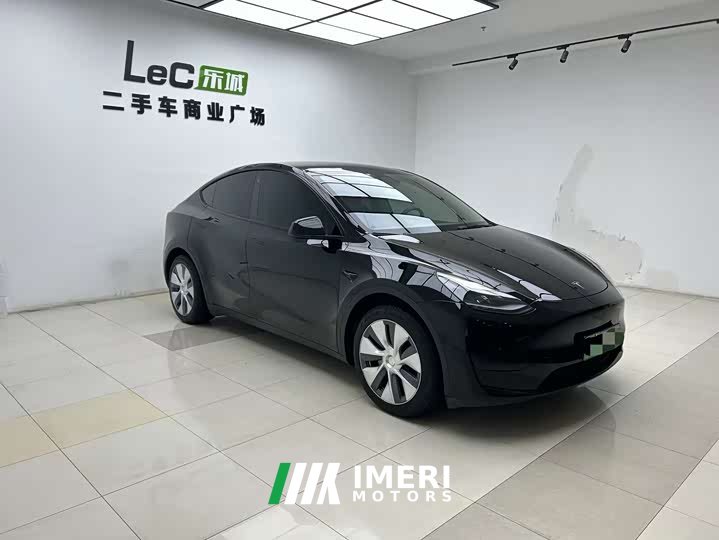 Tesla Model Y Facelift Rear-Wheel Drive