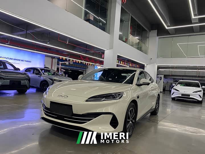 BYD Dolphin 06 DM-i Smart Drive 120KM Premium Edition