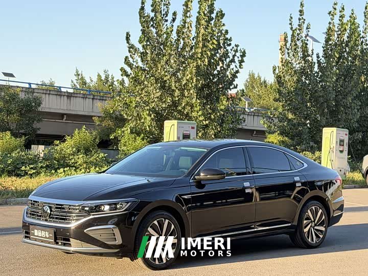 Volkswagen Passat Outstanding Edition 330TSI Elite - ავტომობილი ჩინეთიდან