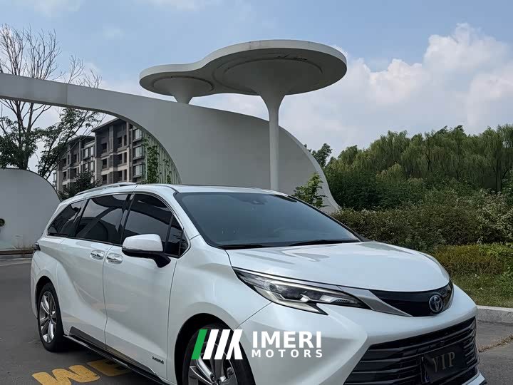 Toyota Sienna 2.5L Hybrid Platinum Edition