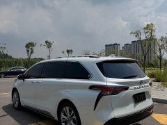 Toyota Sienna 2023 2.5L Hybrid Platinum Edition - ფოტო 4