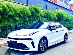 Lynk & Co 03 1.5TD DCT Pro - ფოტო 1