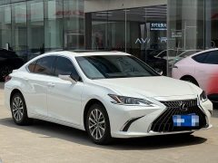 Lexus ES 2022 300h Excellence Edition - ფოტო 1