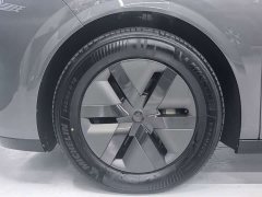 Li Auto Li Xiang MEGA Ultra - ფოტო 9
