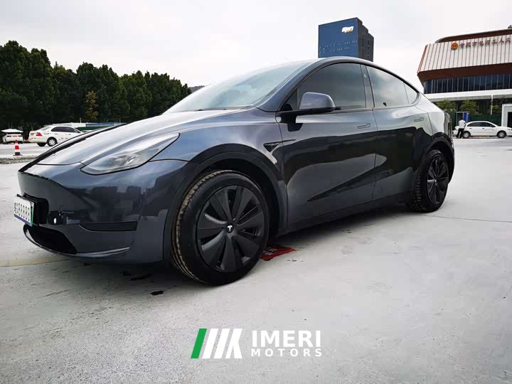 Tesla Model Y Rear-Wheel Drive