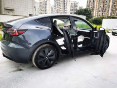 Tesla Model Y Rear-Wheel Drive - ფოტო 17