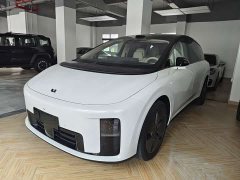 Li Auto i8 2025 Standard Edition - ფოტო 1