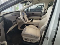 Li Auto i8 2025 Standard Edition - ფოტო 4