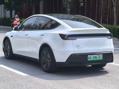 Tesla Model Y Long Range All-Wheel Drive - ფოტო 13