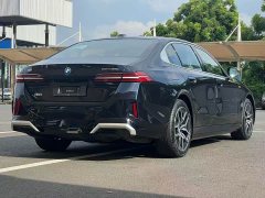 BMW i5 eDrive 35L M Sport Package - ფოტო 9