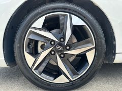 Hyundai Elantra 1.5L CVT Luxury - ფოტო 18
