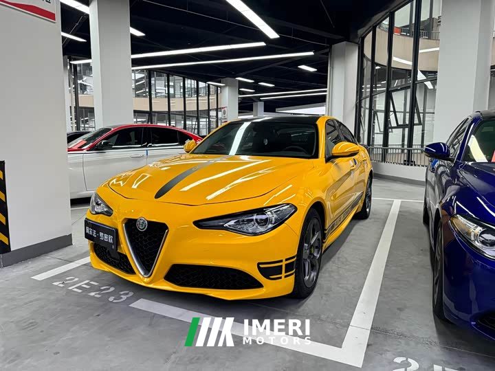 Alfa Romeo Giulia 2.0T 280HP Edition - ავტომობილი ჩინეთიდან