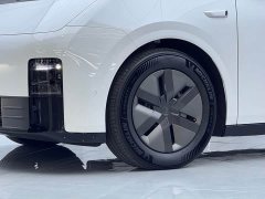 Li Auto MEGA Ultra Smart Refresh Edition - ფოტო 4
