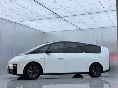 Li Auto MEGA Ultra Smart Refresh Edition - ფოტო 5