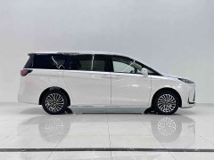 Buick GL8 New Energy Lusang Respect Edition - ფოტო 5