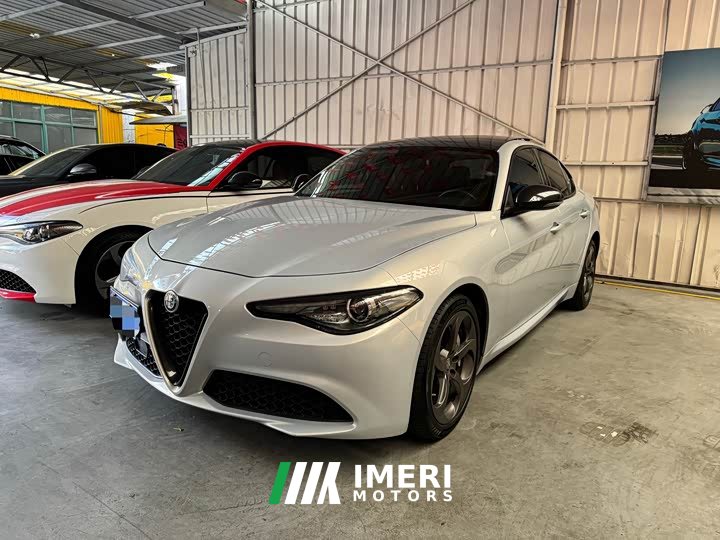Alfa Romeo Giulia 2.0T 280HP Luxury - ავტომობილი ჩინეთიდან